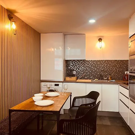 Διαμέρισμα Duplex Tipo Loft De Estilo Selvatico Y Safari, Con Encanto Y A Pasos Del Mar *