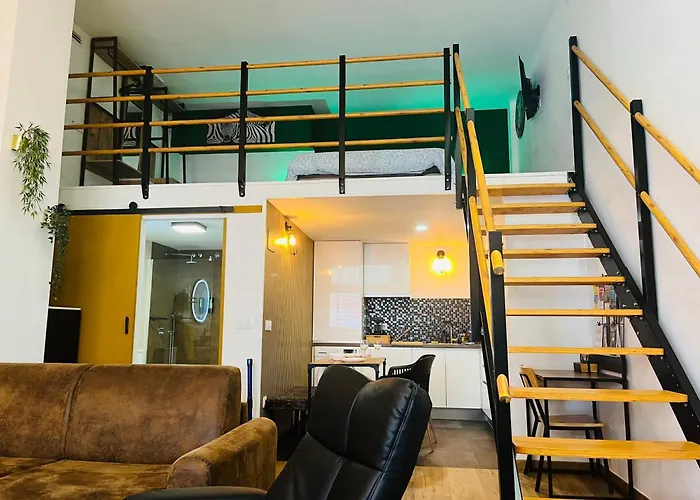 Duplex Tipo Loft De Estilo Selvatico Y Safari, Con Encanto Y A Pasos Del Mar * ולנסיה
