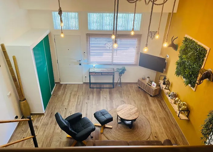 Duplex Tipo Loft De Estilo Selvatico Y Safari, Con Encanto Y A Pasos Del Mar דירה