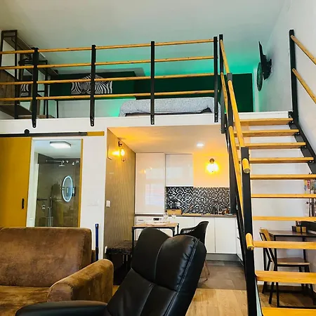 Duplex Tipo Loft De Estilo Selvatico Y Safari, Con Encanto Y A Pasos Del Mar * Valenza